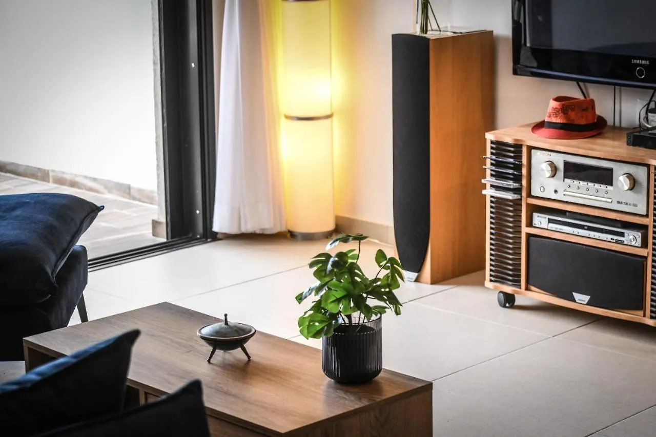 Bright & Modern Apartment In Haifa Down Town By Sea N' Rent